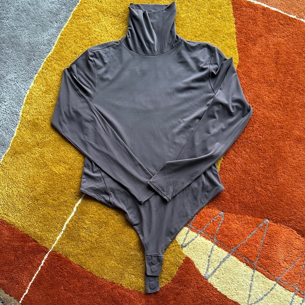 Lululemon body suit